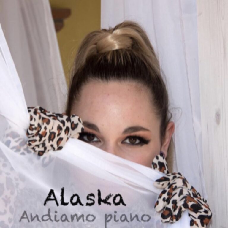“Andiamo piano”, l’esordio della cantautrice Alaska
