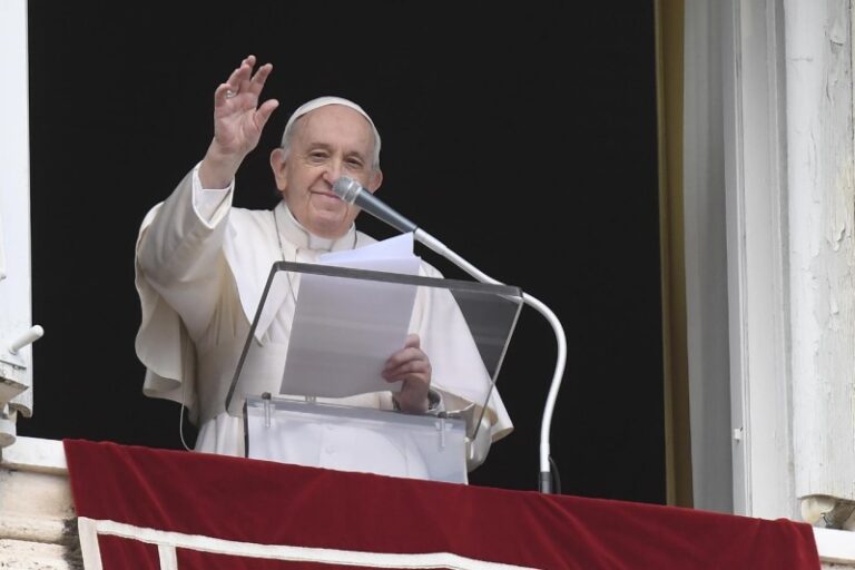 Papa Francesco: “Tacciano le armi, aprire i corridoi umanitari”