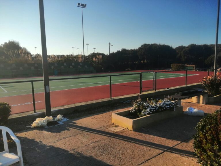 Stintino: rinnovato il campo da tennis di Capo Falcone