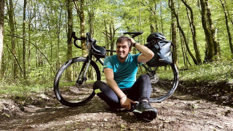 Bike tour nel documentario: “Tramonti, un censimento morale dei Sardi in Europa”