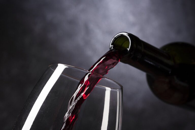 Fivi e Adiconsum insieme per chiedere la modifica dell’etichettatura dei vini