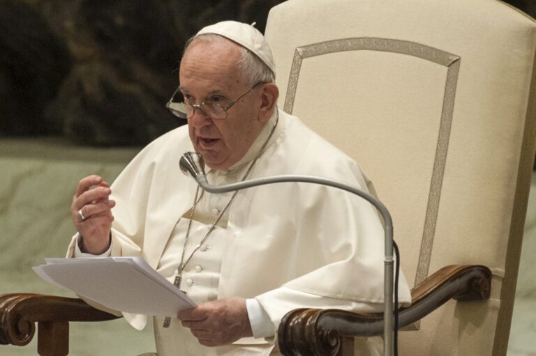 Papa “Abbiamo dimenticato il linguaggio della pace”