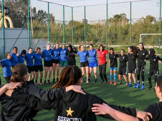 Libano: i Caschi Blu italiani a sostegno del calcio femminile