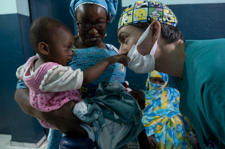 “Una Volta Per Tutte”: raccolta fondi di Emergenza Sorrisi per bimbi malformati