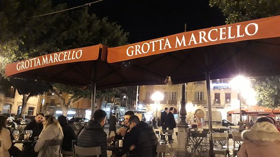 Importante e prezioso riconoscimento quello ricevuto dal ristorante e American bar “Grotta Marcello” di Cagliari