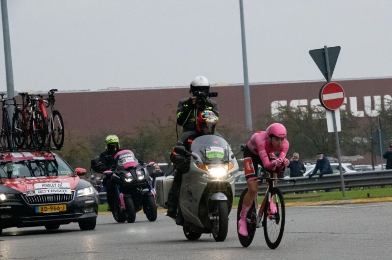 Hindley vince il Giro d’Italia, ultima tappa a Sobrero