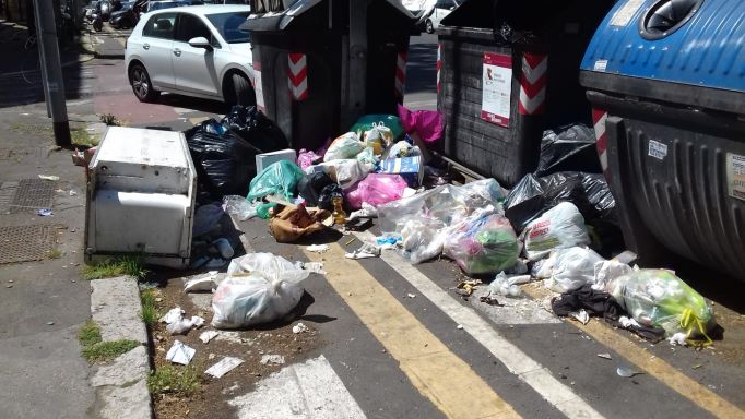 Italia dei Diritti: rifiuti e auto bruciate a Roma