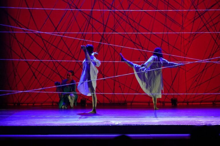 “Il tempo sospeso”: al Teatro Verdi l’arte di Maria Lai rivive nella danza