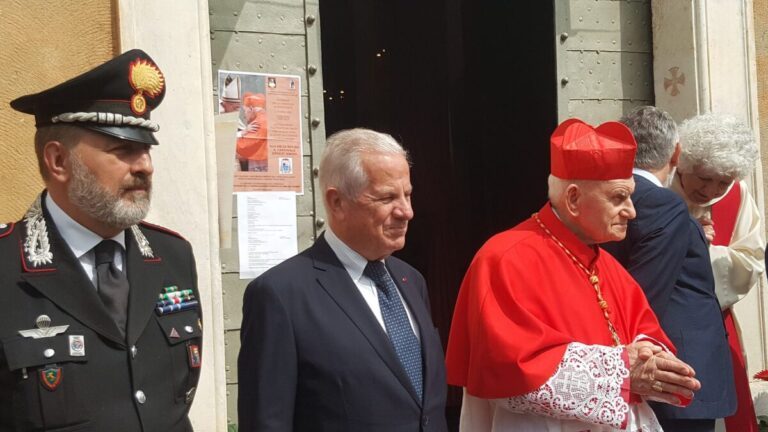 Il cardinale Ernest Simoni in visita a Moltedo 