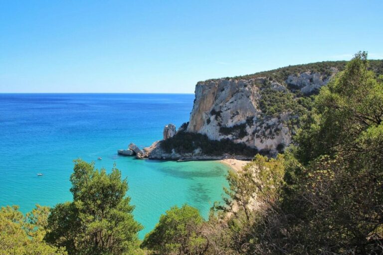 Vacanze in Sardegna tra mare e natura: cosa vedere e dove dormire
