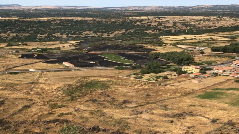Sardegna in fiamme: ventisette incendi in un solo giorno
