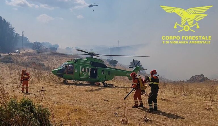 Sardegna, incendi: a Talana necessario l’intervento di un elicottero