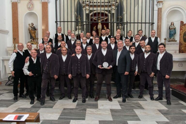 Sardos in su coro inaugurano il festival ‘Sos Arrastos de Grassia’
