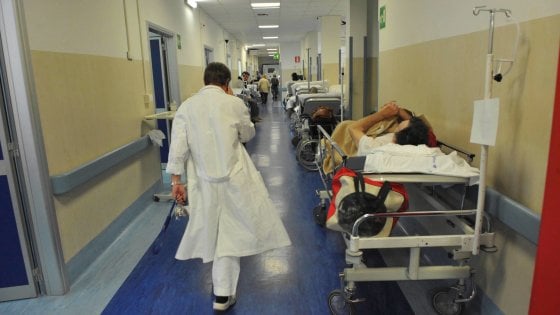 Iglesias: paziente aggredisce medico e due infermiere