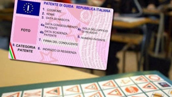 Cagliari: va a fare l’esame della patente utilizzando un cellulare. Scoperto e denunciato