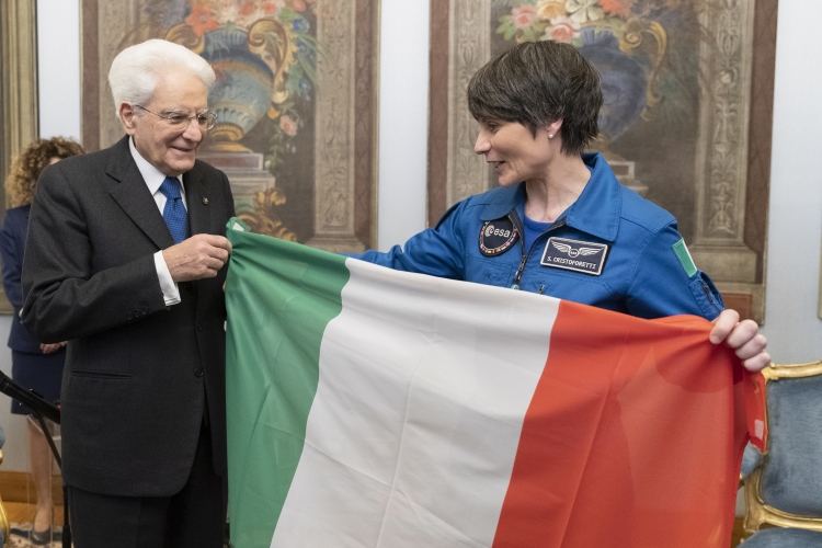 Il Presidente Mattarella ha ricevuto l’astronauta Samantha Cristoforetti al Quirinale