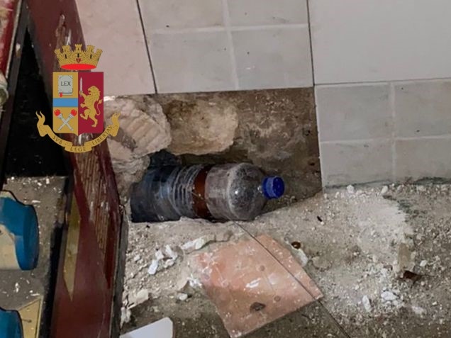 Cagliari. La Polizia di Stato trova la droga nascosta in un contenitore ricavato da un tubo di grondaia. Arrestato un giovane insospettabile