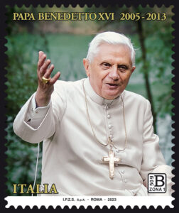 Emesso oggi dal Ministero delle Imprese e del Made in Italy un francobollo commemorativo di Papa Benedetto XVI 