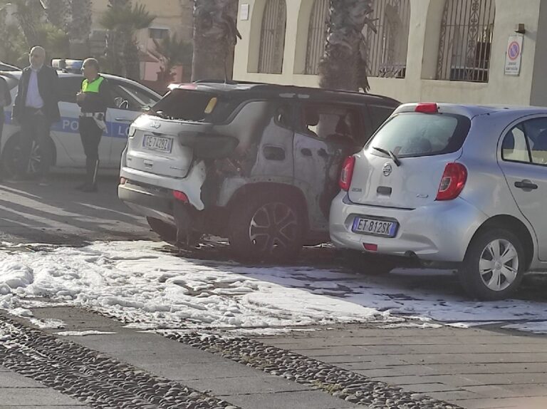 Ennesima auto in fiamme, Fratelli d’Italia Alghero: non bastano le condanne