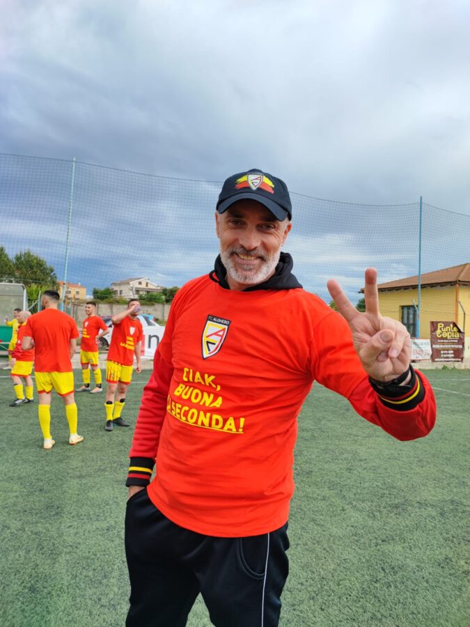 La FC Alghero festeggia in casa la vittoria del campionato