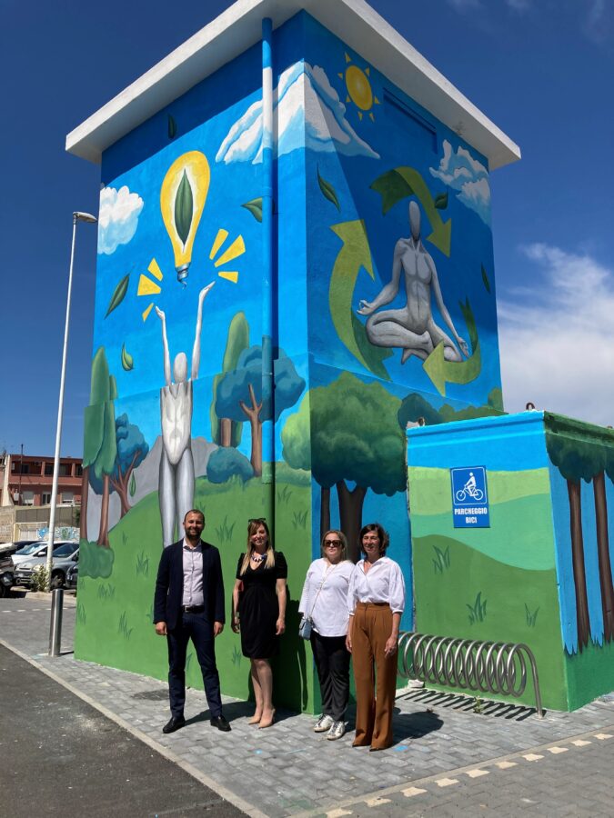 La sostenibilità in formato murales: colorate le cabine elettriche a Cagliari 