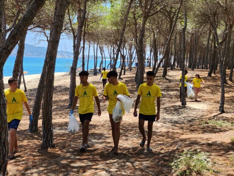 Ripuliamo il mare! Successo per la pulizia della spiaggia in Ogliastra