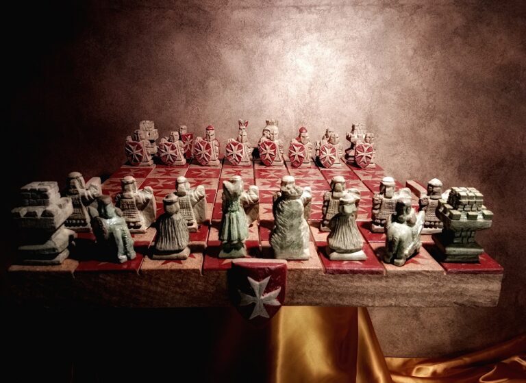 Il gioco millenario degli scacchi tra Imperatori, Papi, Sacri Ordini e Artisti